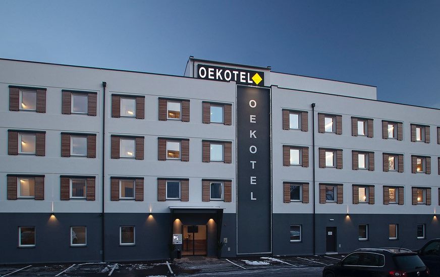 Oekotel Hohenems, Außenansicht bei Nacht © The Friendly Ecologist GmbH & CO.KG