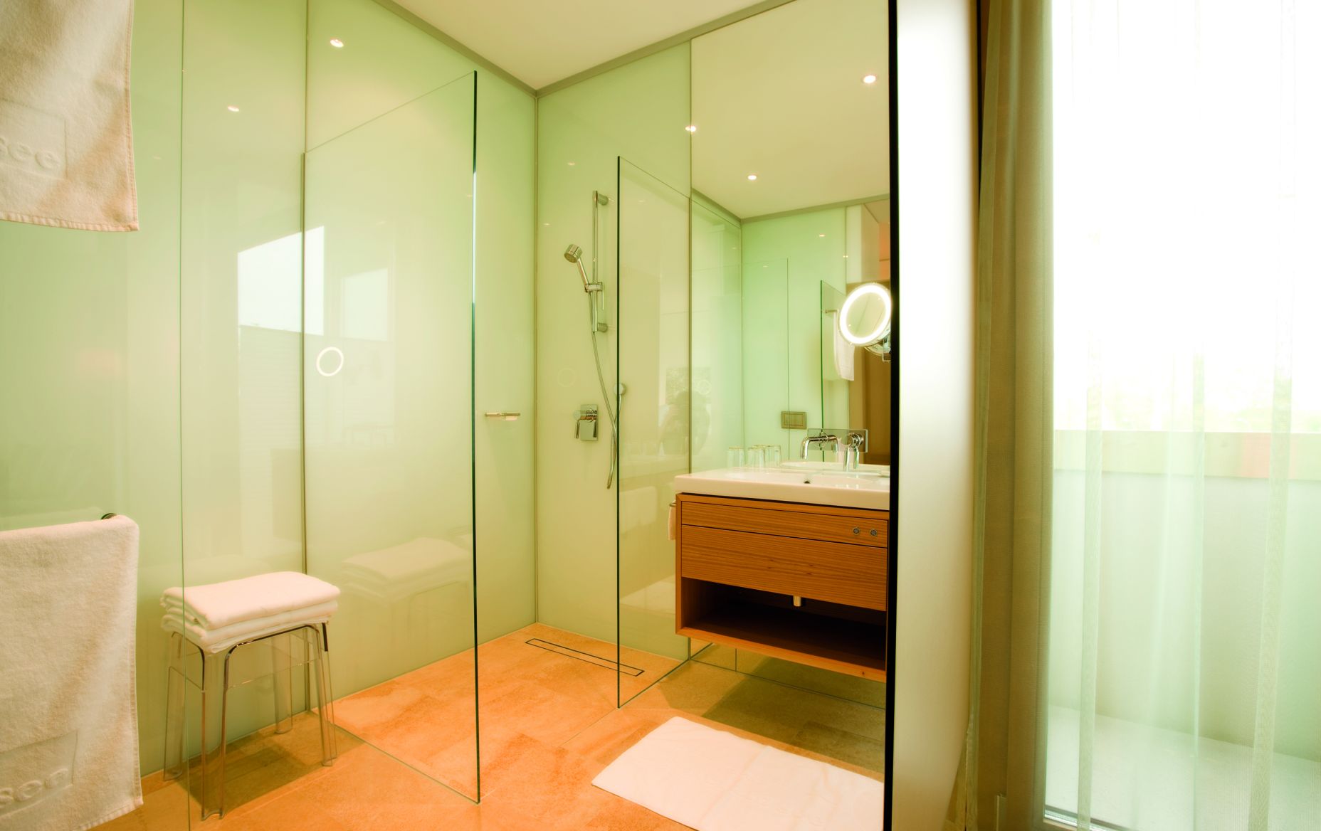 Badezimmer Hotel am See, Hard 