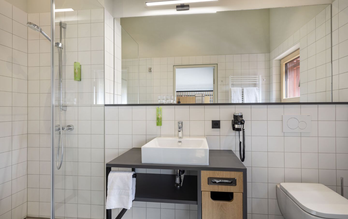 JUFA Hotel Bregenz Doppelzimmer Superior Badezimmer (c) JUFA Hotels Harald Eisenberger