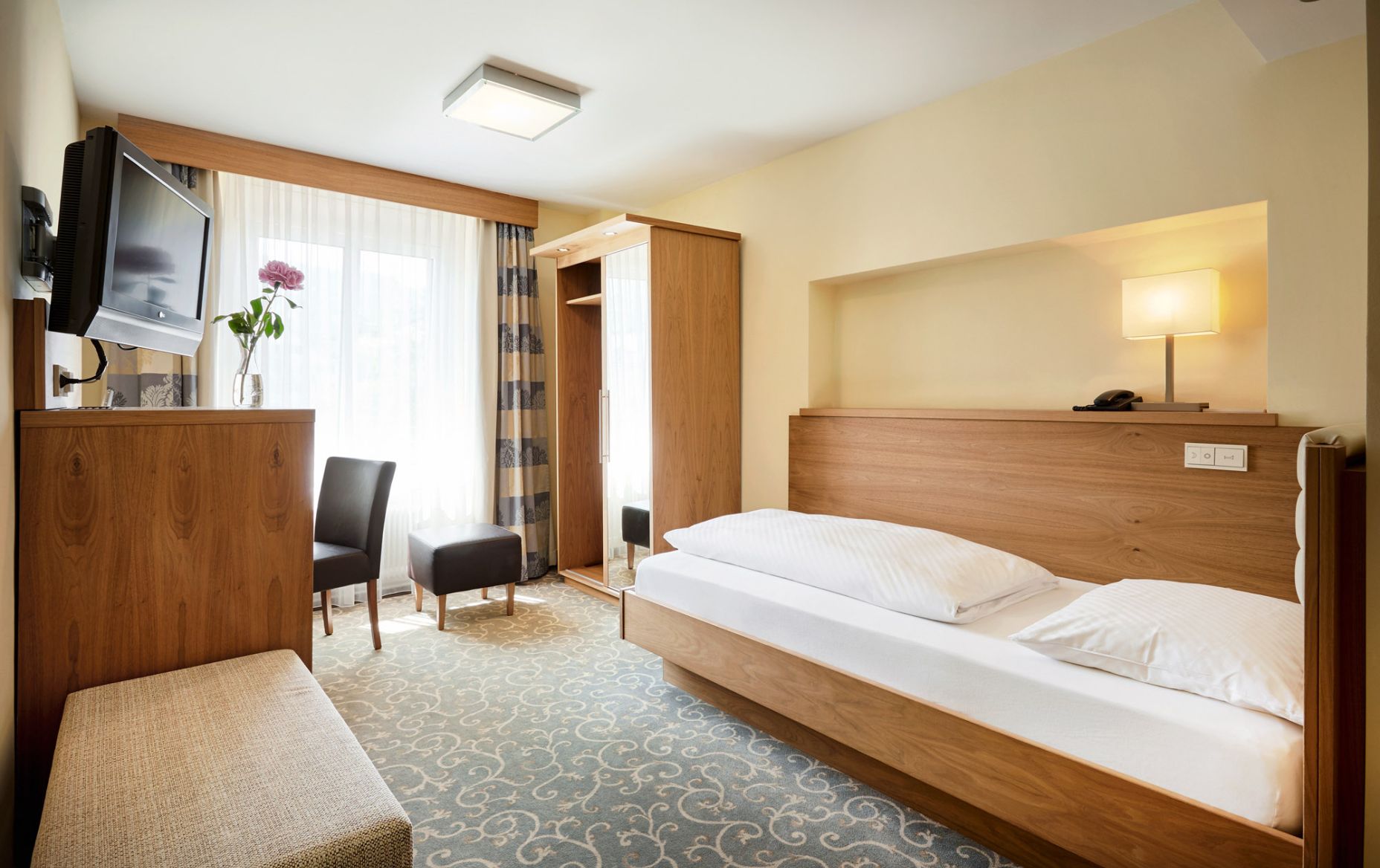 Einzelzimmer, Gruppenhotel Weisses Kreuz in Bregenz Einzelzimmer, Gruppenhotel Weisses Kreuz in Bregenz