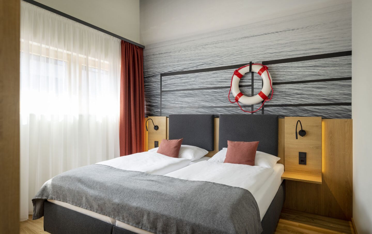 JUFA Hotel Bregenz Doppelzimmer Superior Bett (c) JUFA Hotels Harald Eisenberger