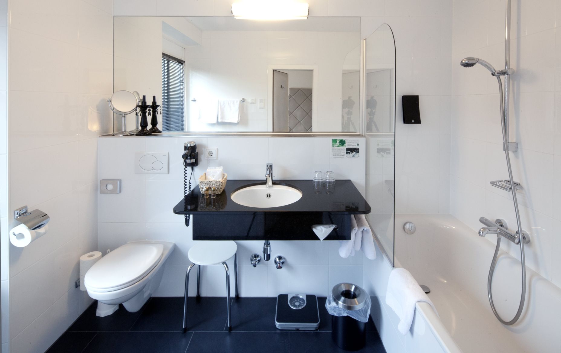 Badezimmer, Gruppenhotel Weisses Kreuz in Bregenz Badezimmer, Gruppenhotel Weisses Kreuz in Bregenz