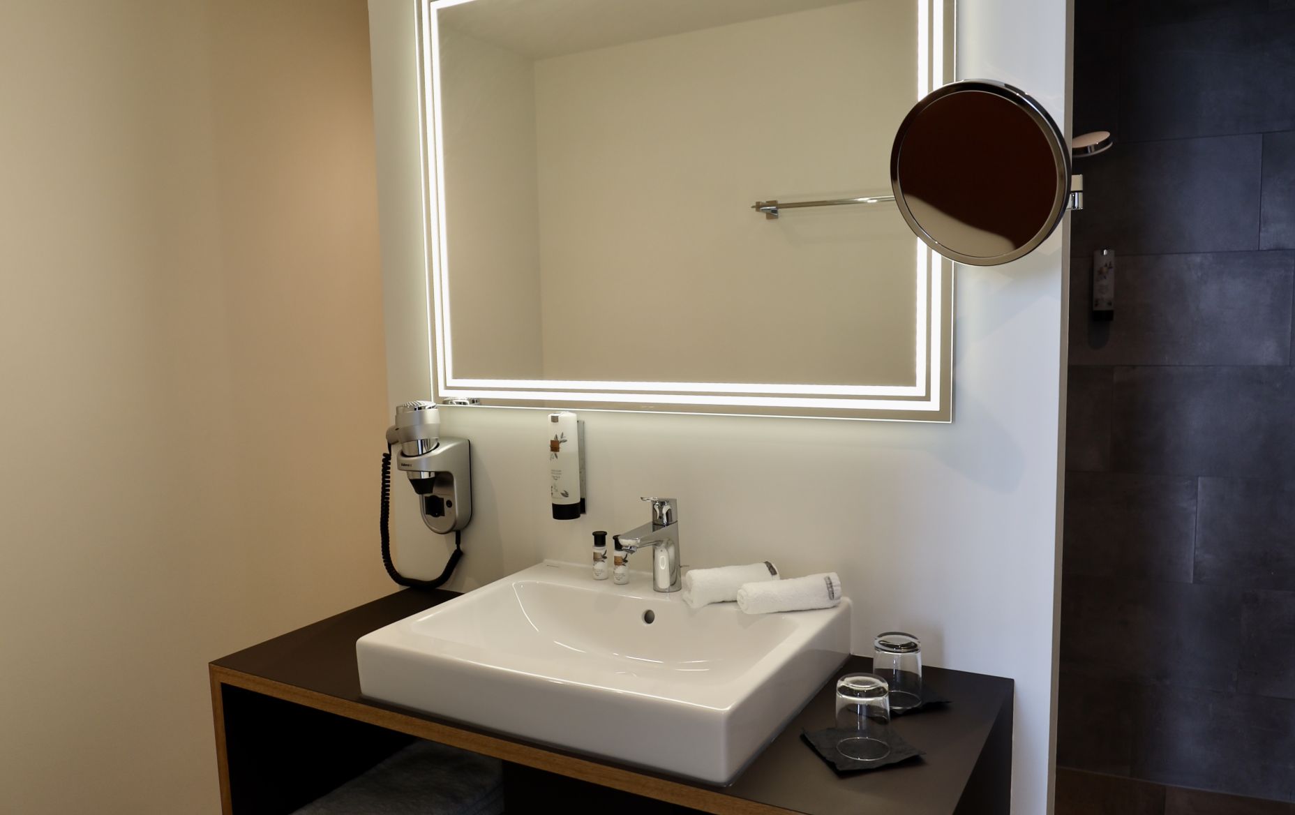 Badezimmer im Gruppenhotel Amedia Hotel in Lustenau Badezimmer im Gruppenhotel Amedia Hotel in Lustenau