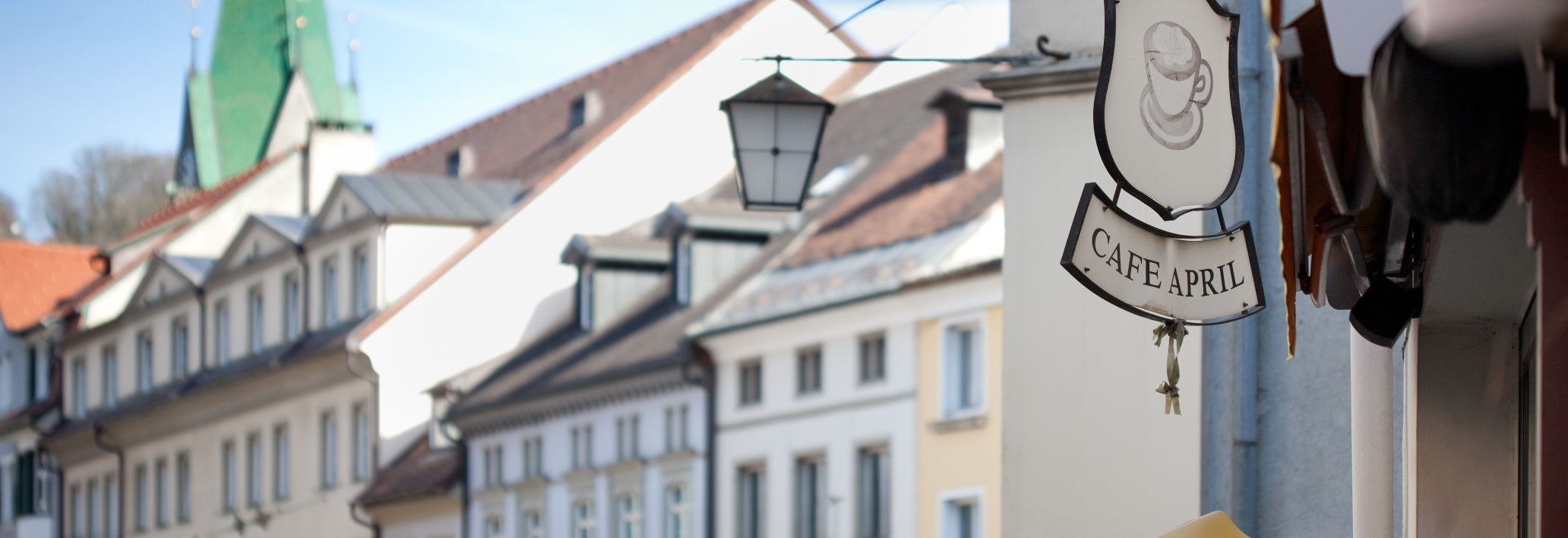 Eingang zum Café April in der Altstadt in Feldkirch