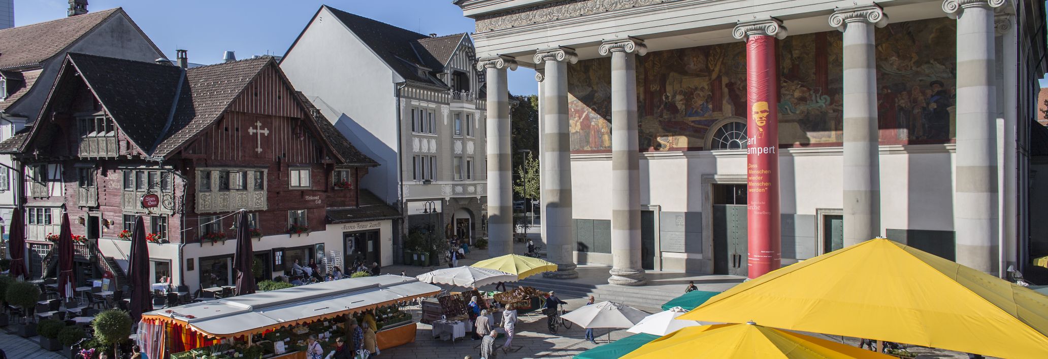 Marktplatz mit Markt in Dornbirn Herbst Marktplatz mit Markt in Dornbirn Herbst