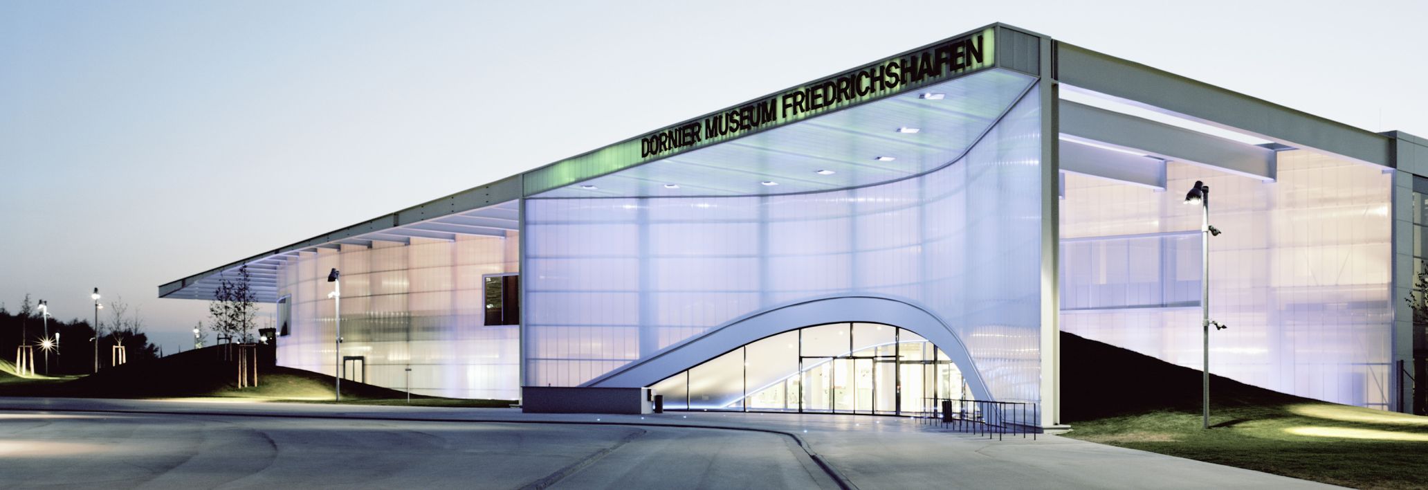 Beleuchteter Museumshangar Dornier Museum