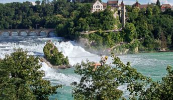 Rheinfall Schweiz, Flying Fox im Adventurpark  Rheinfall Schweiz, Flying Fox im Adventurpark