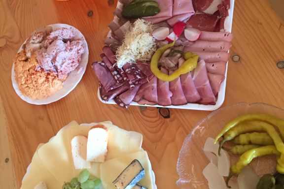 Speisen beim Heuriger Möth Bregenz