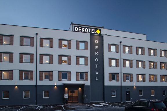 Oekotel Hohenems, Außenansicht bei Nacht © The Friendly Ecologist GmbH & CO.KG