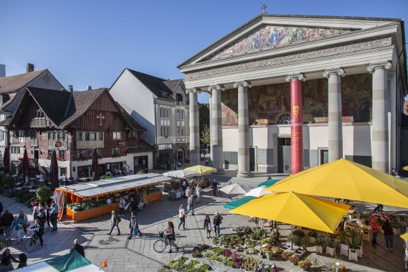 Marktplatz mit Markt in Dornbirn Herbst Marktplatz mit Markt in Dornbirn Herbst