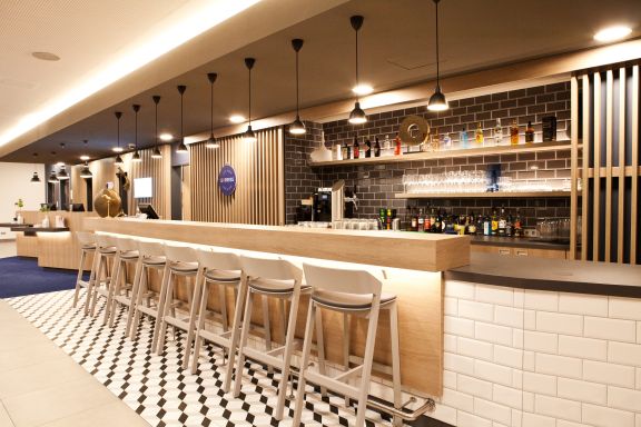 Bar im Gruppenhotel Holiday Inn Express Lustenau Bar im Gruppenhotel Holiday Inn Express Lustenau