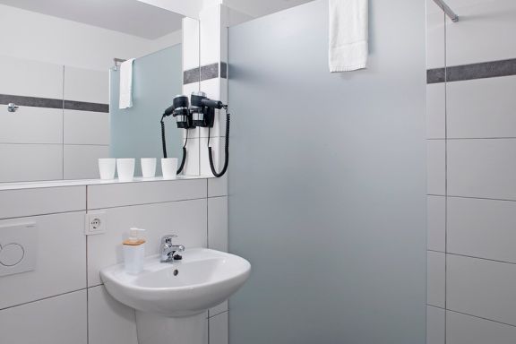 Oekotel Hohenems, Bad © The Friendly Ecologist GmbH & CO.KG Oekotel Hohenems, Bad © The Friendly Ecologist GmbH & CO.KG