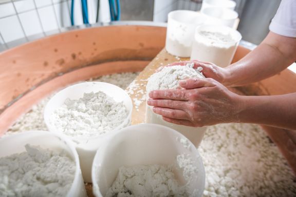 Käse Herstellung - Alpe Nova, Montafon Käse Herstellung - Alpe Nova, Montafon