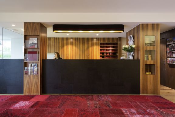 Rezeption Hotel Schwärzler, Bregenz  Rezeption Hotel Schwärzler, Bregenz