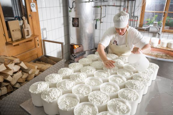 Käse Herstellung Alpe Nova, Montafon Käse Herstellung Alpe Nova, Montafon