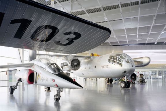 Flugzeug Hangar, Grossexponate Flugzeug Hangar, Grossexponate