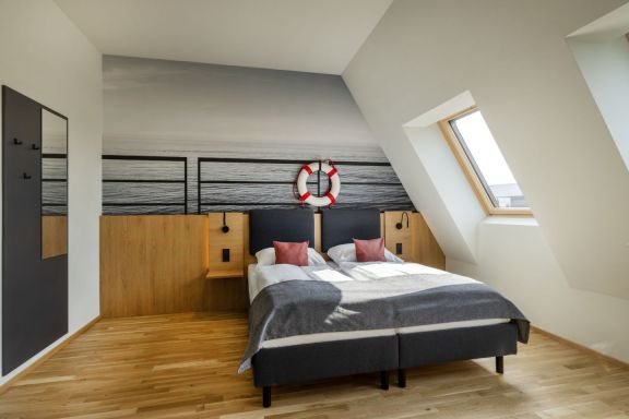 JUFA Hotel Bregenz Doppelzimmer Deluxe Bett (c) JUFA Hotels Harald Eisenberger JUFA Hotel Bregenz Doppelzimmer Deluxe Bett (c) JUFA Hotels Harald Eisenberger