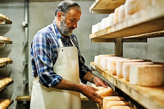 Käse Senn in der Alpe Innerkapell Montafon