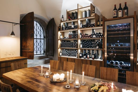 Weinkeller Hotel Lamm, Bregenz  Weinkeller Hotel Lamm, Bregenz