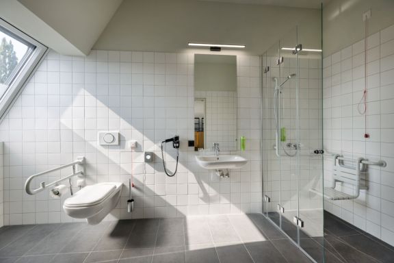 JUFA Hotel Bregenz Doppelzimmer Deluxe Badezimmer(c) JUFA Hotels Harald Eisenberger JUFA Hotel Bregenz Doppelzimmer Deluxe Badezimmer(c) JUFA Hotels Harald Eisenberger