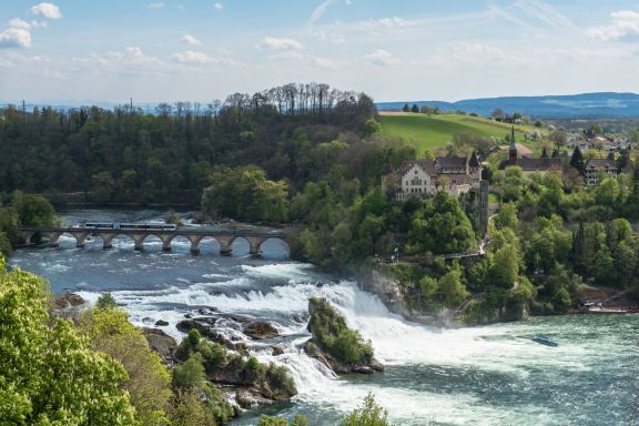 Luftbild vom den Rheinfällen in der Schweiz