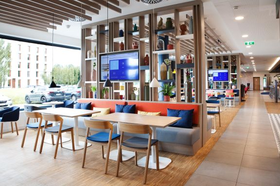 Frühstücksraum im Gruppenhotel Holiday Inn Express Frühstücksraum im Gruppenhotel Holiday Inn Express