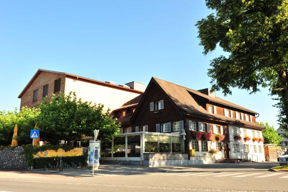 Aussenansicht Gruppenhotel Löwen Nofels