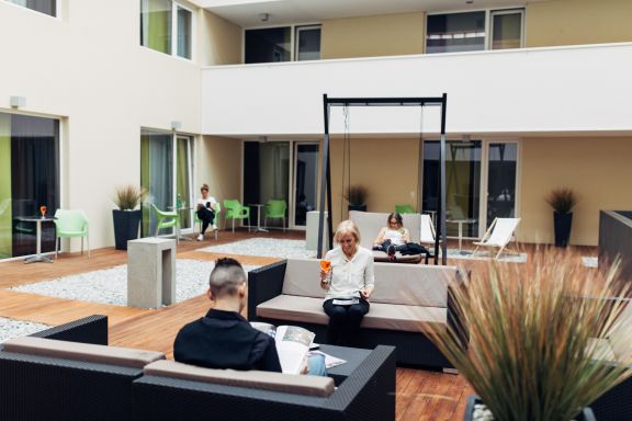 Harry's Home Hotel Dornbirn, Innenhof © Daniel Zangerl