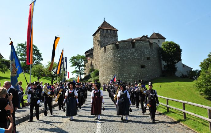 In Tracht am Staatsfeiertag in Liechtenstein