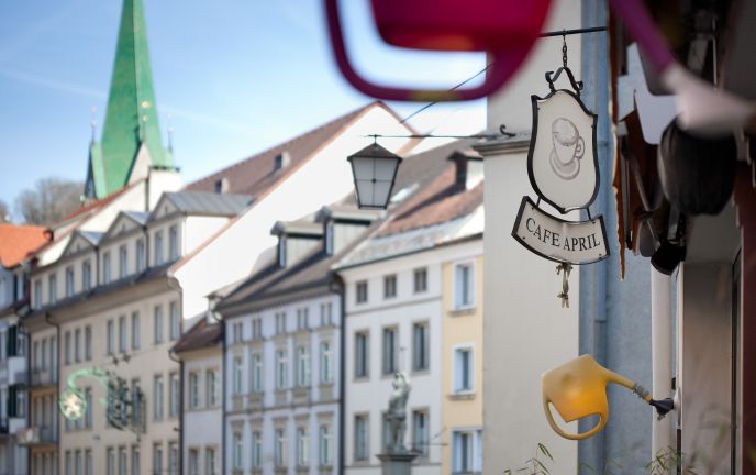 Eingang zum Café April in der Altstadt in Feldkirch Eingang zum Café April in der Altstadt in Feldkirch