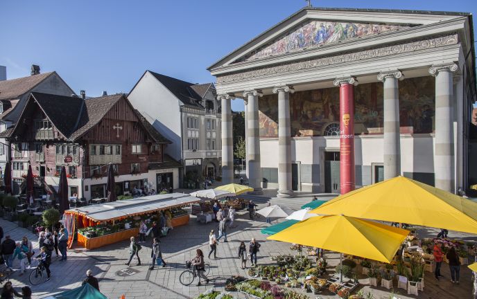 Marktplatz mit Markt in Dornbirn Herbst Marktplatz mit Markt in Dornbirn Herbst