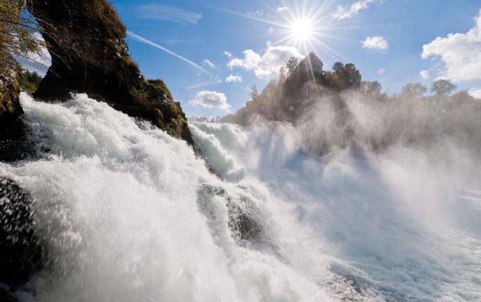 Rheinfall in der Schweiz, Mittelfelsen
