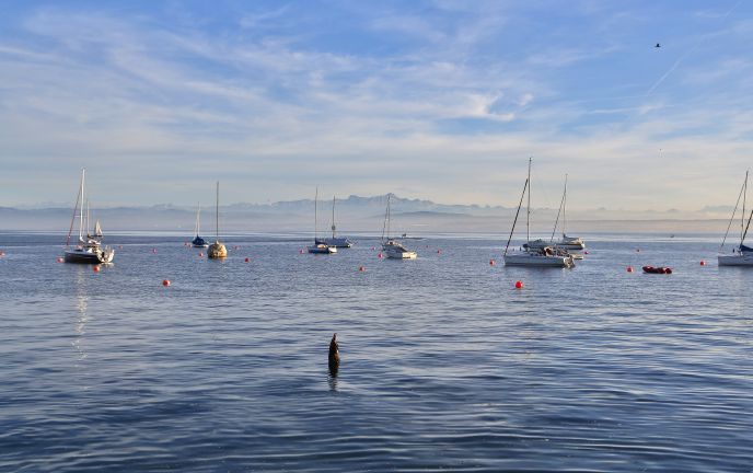 Hagnau Blick auf Säntis mit Schiff am Bodensee Hagnau Blick auf Säntis mit Schiff am Bodensee