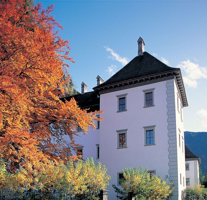 Aussenansicht Palast Hohenems im Herbst Aussenansicht Palast Hohenems im Herbst