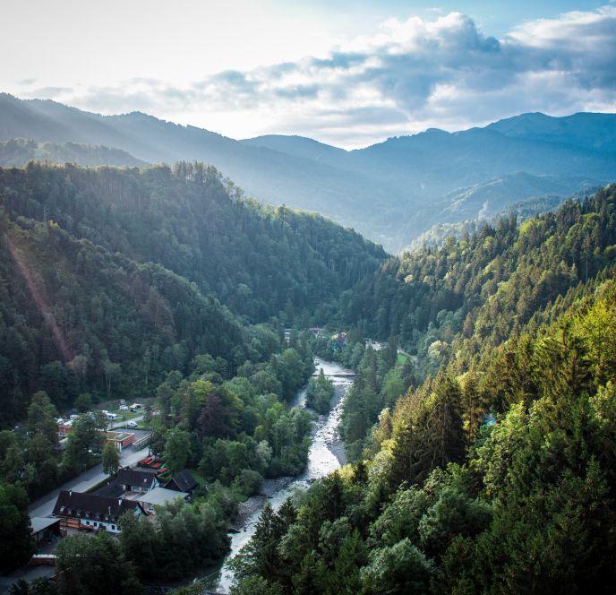 Dornbirner Ach mit Blick auf die Berge